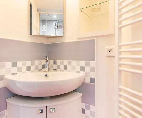 Le Clocher De Saint-epvre *